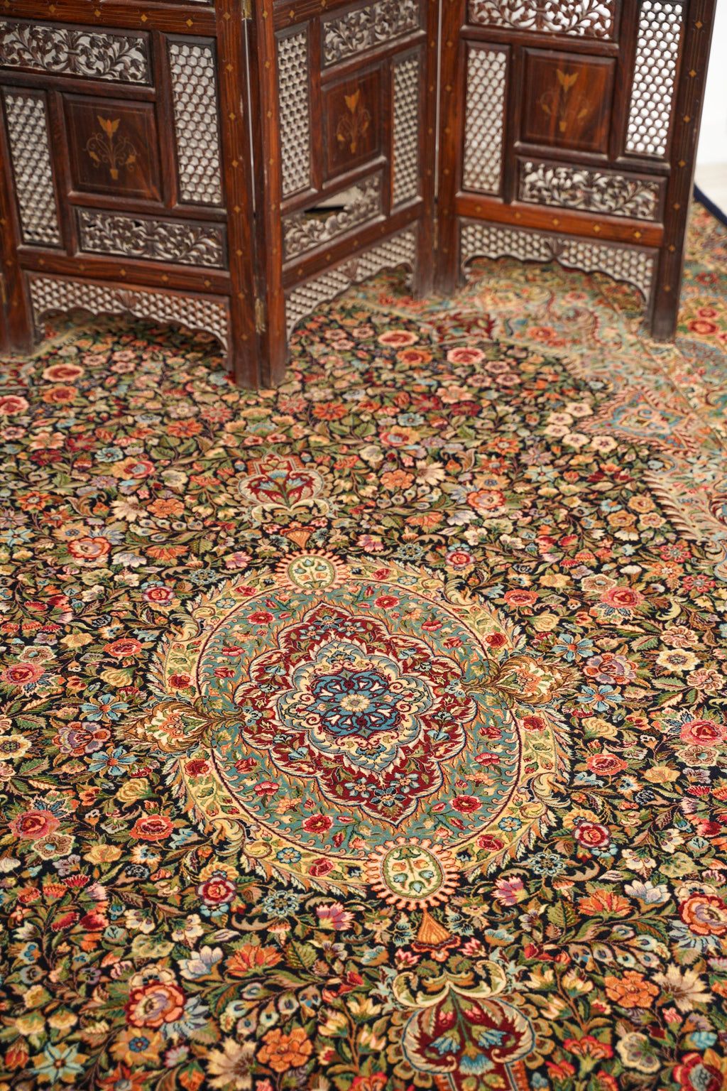 Bouquet 9'9" x 6'8" ( 676 KPSI )